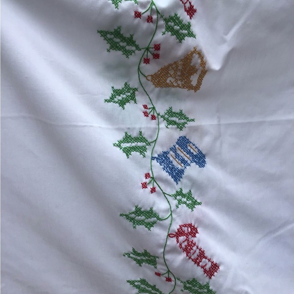 LARGE VINTAGE TABLECLOTH - Picture 8 of 10